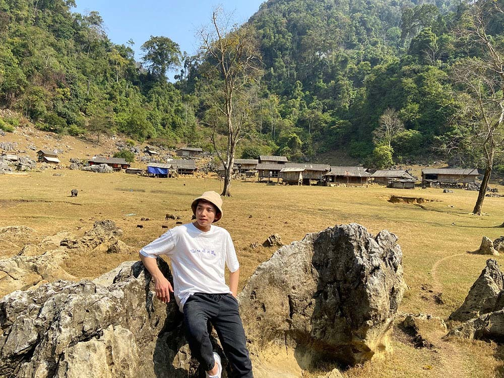 There is no elictricity or Internet, even no cellphone signals in the village. Photo: Duc Giang There is no elictricity or Internet, even no cellphone signals in the village. Photo: Duc Giang