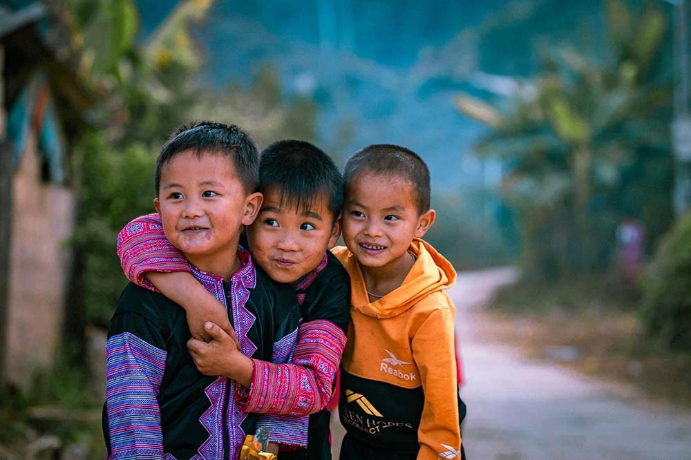 The innocent smiles of the children. Photo: Duc Giang The innocent smiles of the children. Photo: Duc Giang