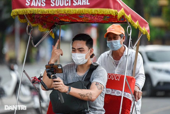 Digital Travels: Vietnamese Tour Guide Opens Virtual Tours For International Tourists Digital Travels: Vietnamese Tour Guide Opens Virtual Tours For International Tourists