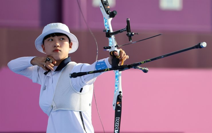 South Korea's An San shoots an arrow during the final of the mixed archery team event at the Tokyo Olympics at Yumenoshima Park Archery Field in Tokyo, July 24. Yonhap South Korea's An San shoots an arrow during the final of the mixed archery team event at the Tokyo Olympics at Yumenoshima Park Archery Field in Tokyo, July 24. Yonhap