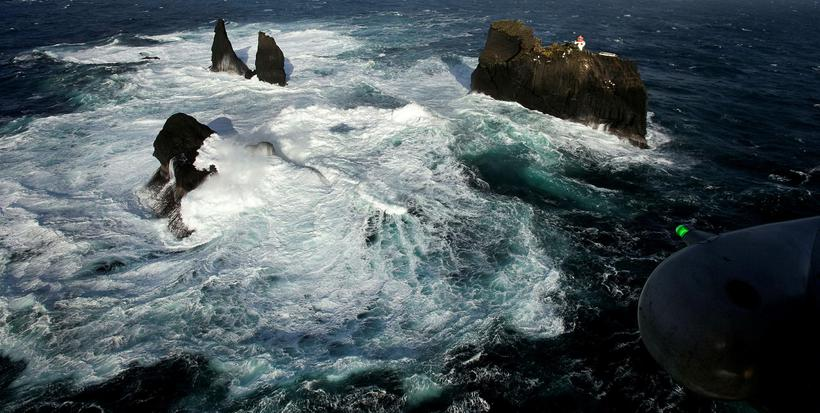 The strong surf below the lighthouse. Photograph/ Árni Sæberg The strong surf below the lighthouse. Photograph/ Árni Sæberg