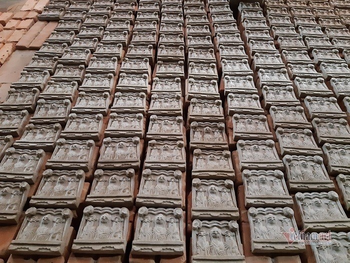 Land Genie and Stove God statues after molding. Photo: Vietnamnet Land Genie and Stove God statues after molding. Photo: Vietnamnet