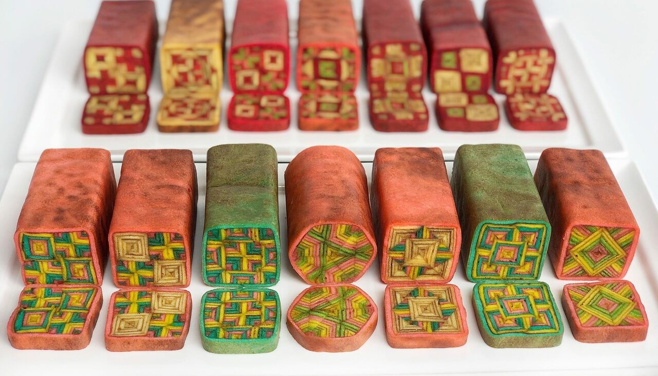 Slicing into these cakes reveals their geometric interiors. KAREN CHAI/KITCHEN CONFIDANTE Slicing into these cakes reveals their geometric interiors. KAREN CHAI/KITCHEN CONFIDANTE