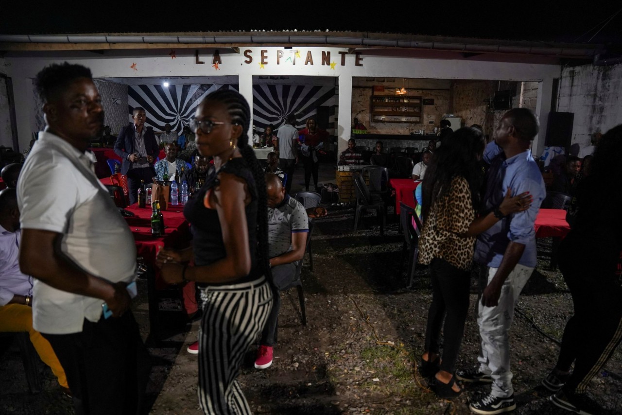 People dance to Congolese rumba played by the Bana OK band at La Septante club in Kinshasa, Democratic Republic of Congo. Photo: Reuters/Hereward Holland People dance to Congolese rumba played by the Bana OK band at La Septante club in Kinshasa, Democratic Republic of Congo. Photo: Reuters/Hereward Holland