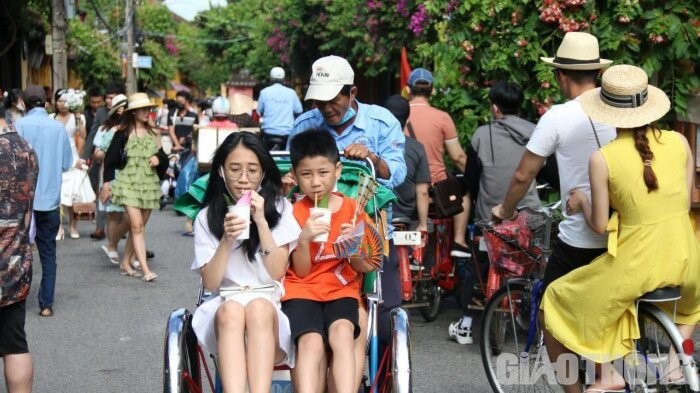 Dịp nghỉ lễ 30/4, 1/5: Ngành du lịch trở lại sau 2 năm Dịp nghỉ lễ 30/4, 1/5: Ngành du lịch trở lại sau 2 năm