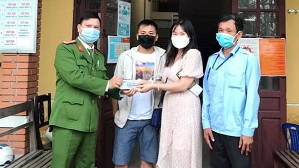 Xúc động những lá thư du khách nước ngoài cảm ơn Công an xứ Huế - Báo Công an Nhân dân điện tử Xúc động những lá thư du khách nước ngoài cảm ơn Công an xứ Huế - Báo Công an Nhân dân điện tử