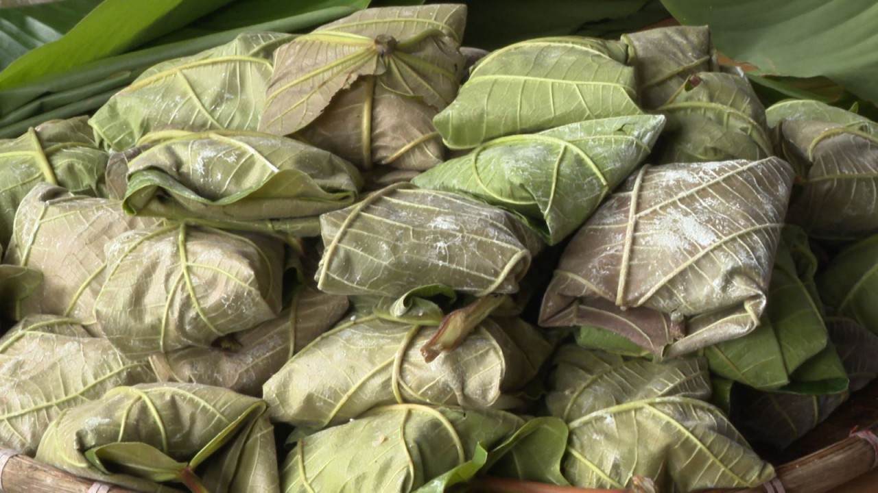 Bánh trứng kiến đặc sản của người Tày vùng Đông Bắc Bánh trứng kiến đặc sản của người Tày vùng Đông Bắc