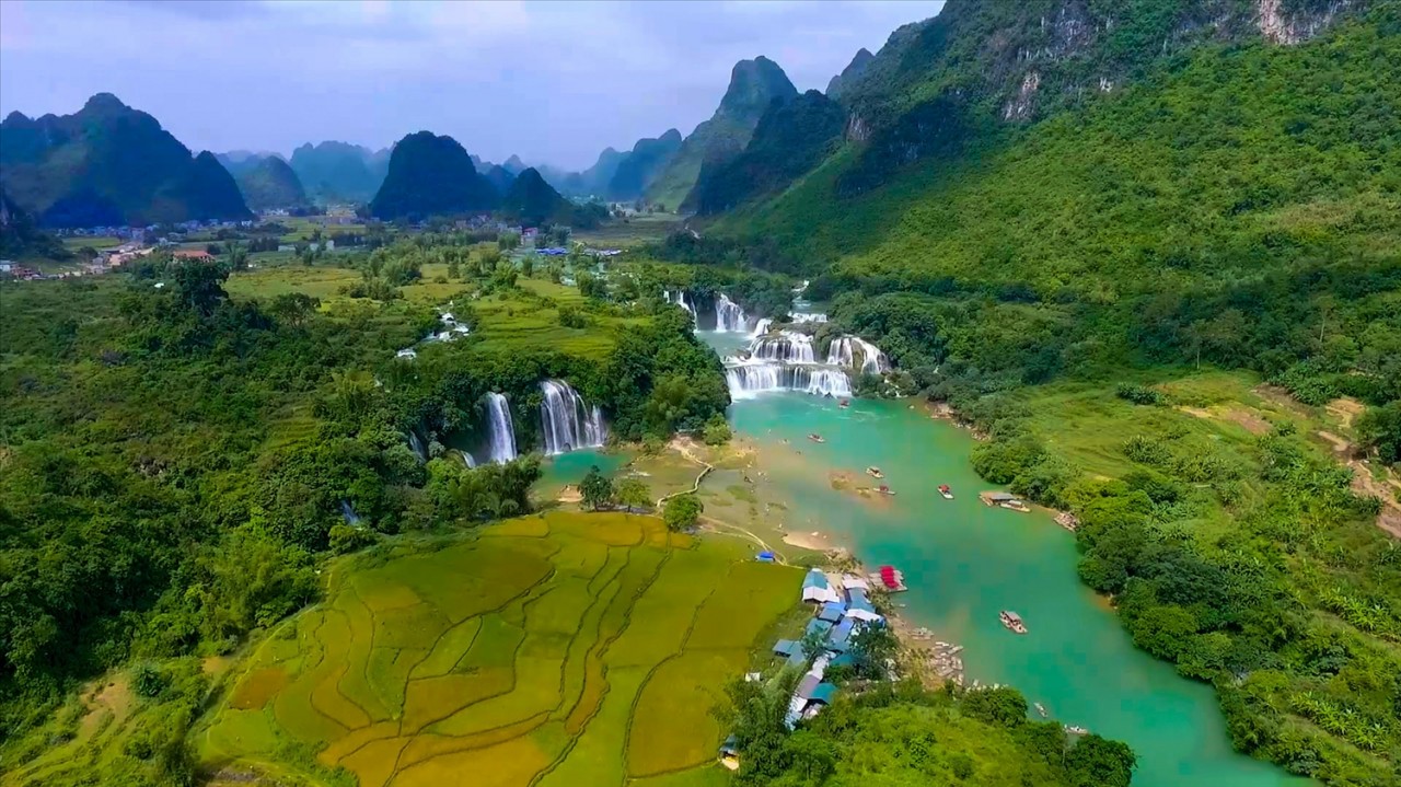 Thác Bản Giốc (Cao Bằng) - một tuyệt tác của thiên nhiên Thác Bản Giốc (Cao Bằng) - một tuyệt tác của thiên nhiên