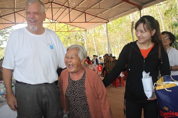 COPI offers free checkups to Vietnamese people copi offers free checkups to vietnamese people