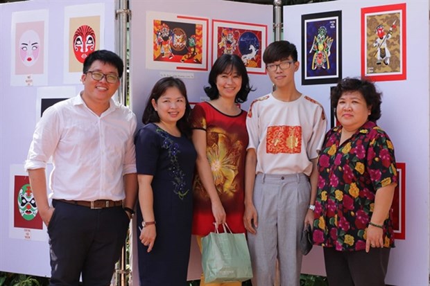 Young student enlivens traditional theatre figures 9x student enlivens traditional theatre figures