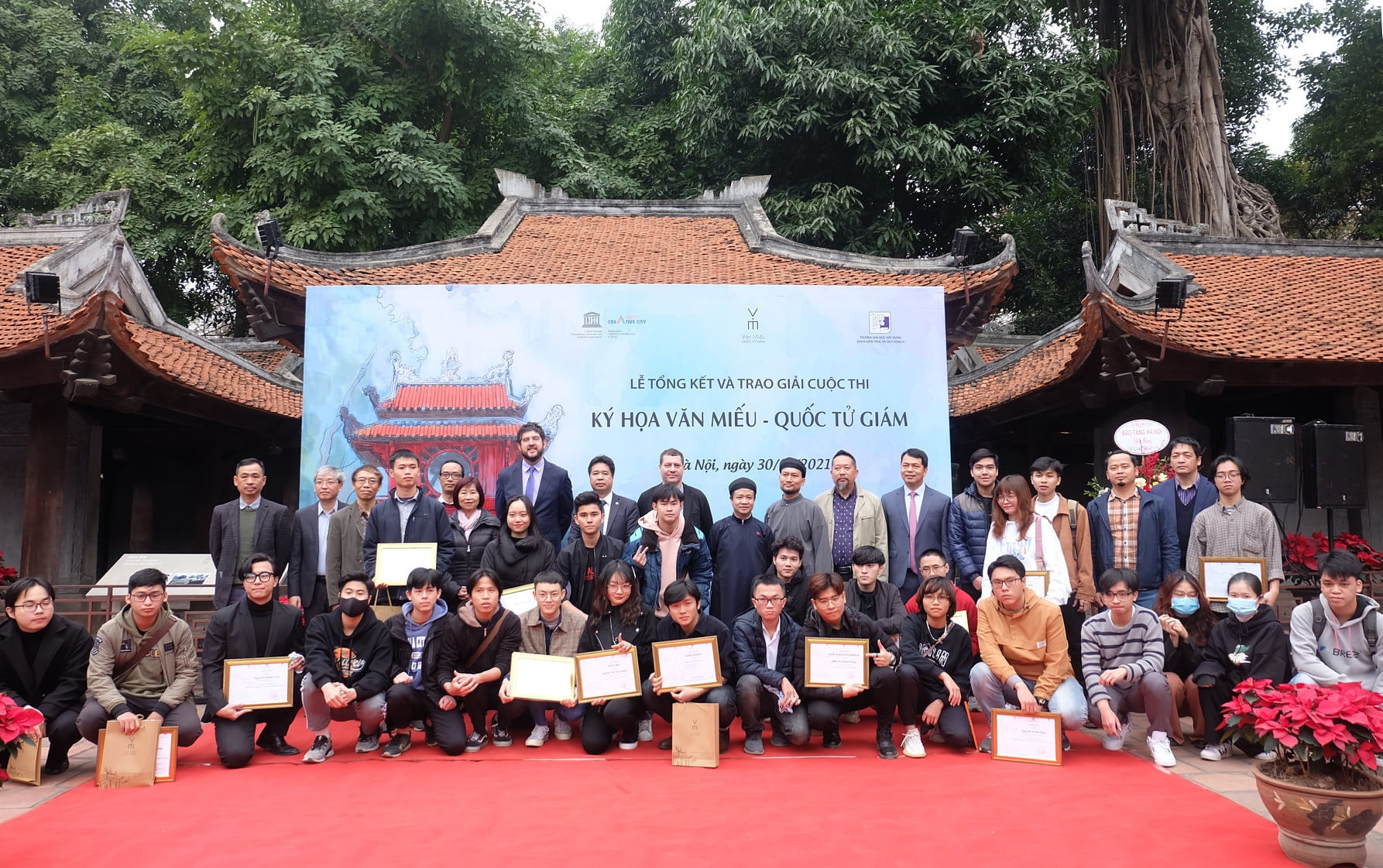 Temple of Literature in sketching Sketching contest of temple literature closed