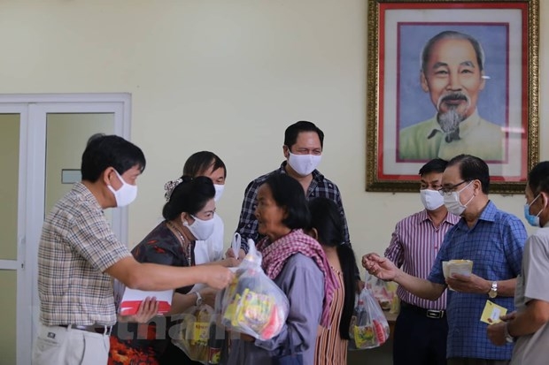 Reviewing Vietnamese consulate’s work in six southwestern Cambodian localities Reviewing Vietnamese consulate’s work in six southwestern Cambodian localities