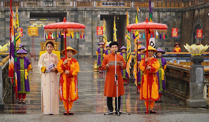 Hue Festival 2022 Opens with Calendar Distribution Ceremony Hue Festival 2022 Opens with Calendar Distribution Ceremony