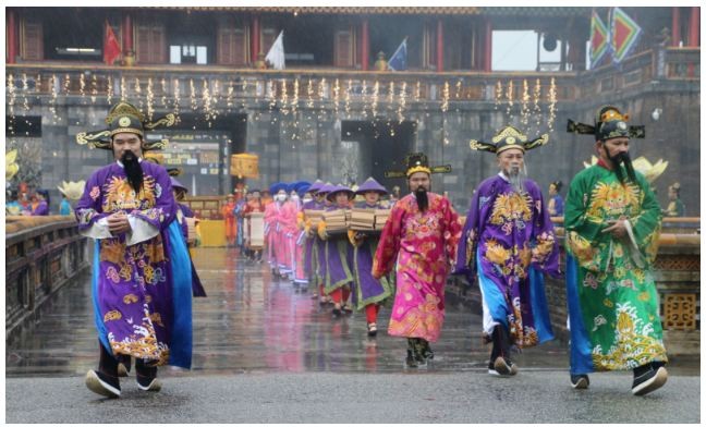 Hue Festival 2022 Opens with Calendar Distribution Ceremony Hue Festival 2022 Opens with Calendar Distribution Ceremony