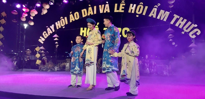 Hue Festival 2022 Opens with Calendar Distribution Ceremony Hue Festival 2022 Opens with Calendar Distribution Ceremony