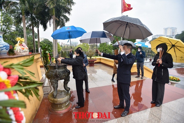 VUFO Pays Tribute to Revolution Contributors in Mai Dich Cemetery VUFO Pays Tribute to Revolution Contributors in Mai Dich Cemetery