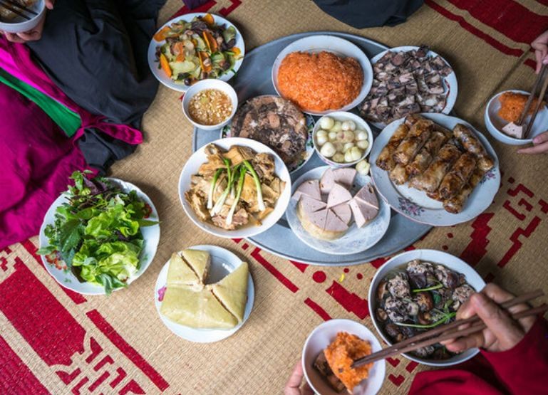 Which dishes in Lunar New Year's Eve Dinner Tray in North Vietnam? Which dishes in Lunar New Year's Eve Dinner Tray in North Vietnam?