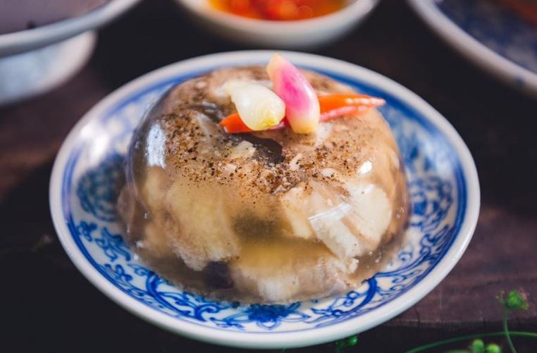 Which dishes in Lunar New Year's Eve Dinner Tray in North Vietnam? Which dishes in Lunar New Year's Eve Dinner Tray in North Vietnam?