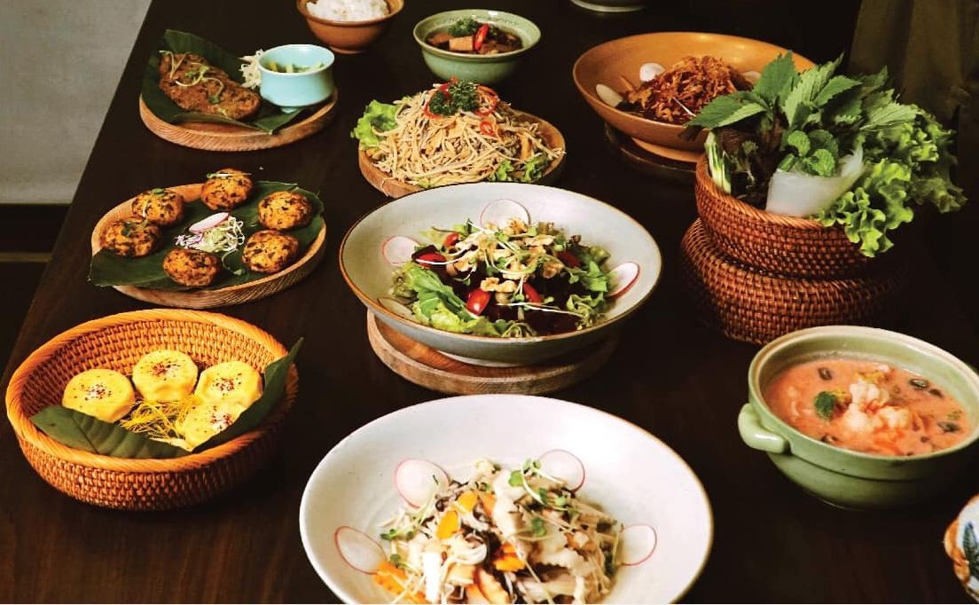 Which dishes in Lunar New Year's Eve Dinner Tray in North Vietnam? Which dishes in Lunar New Year's Eve Dinner Tray in North Vietnam?