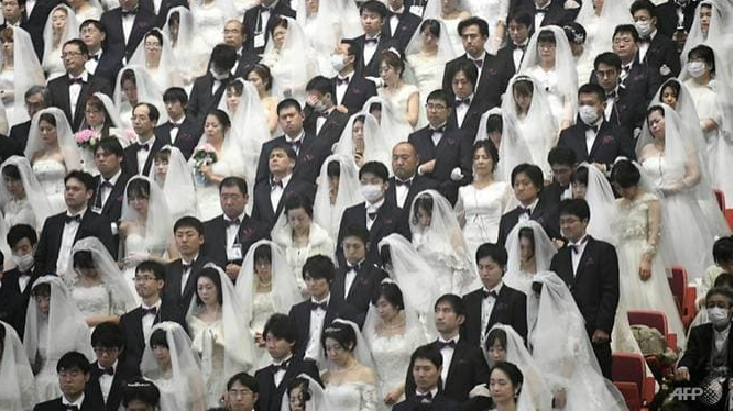 Mass wedding held in South Korea amid coronavirus fears mass wedding held in south korea amid coronavirus fears