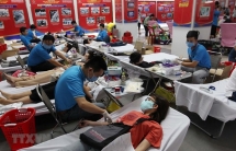 expats in hanoi donate blood amid covid 19 vietnam needs you now