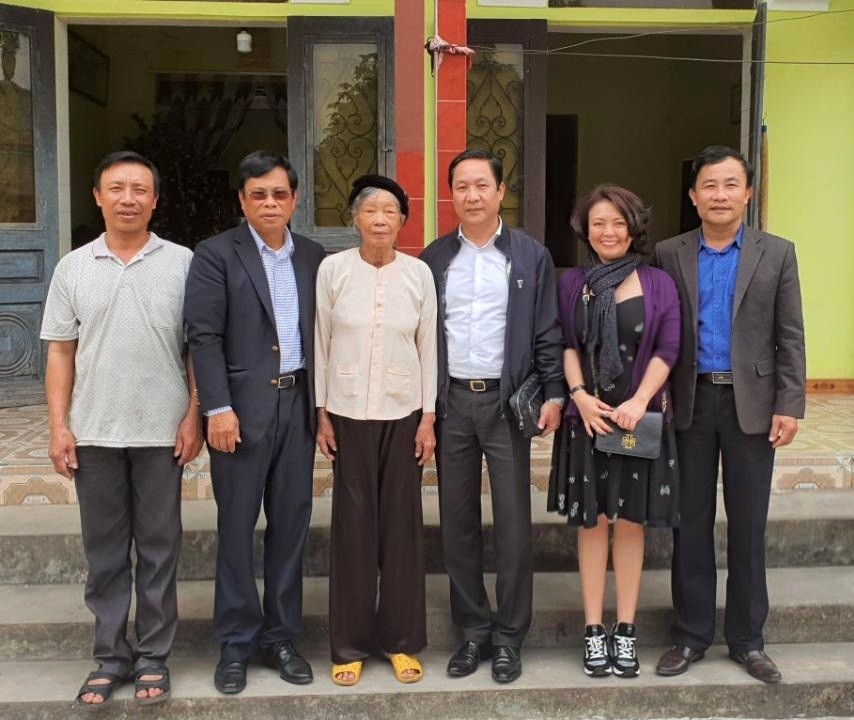 Tet gifts handed over to policy beneficiaries, the needy nationwide Tet gifts handed over to policy beneficiaries, the needy nationwide