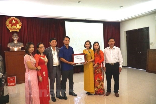 Vietnam sends masks, sanitisers to OVs in Malaysia Vietnam sends masks, sanitisers to OVs in Malaysia