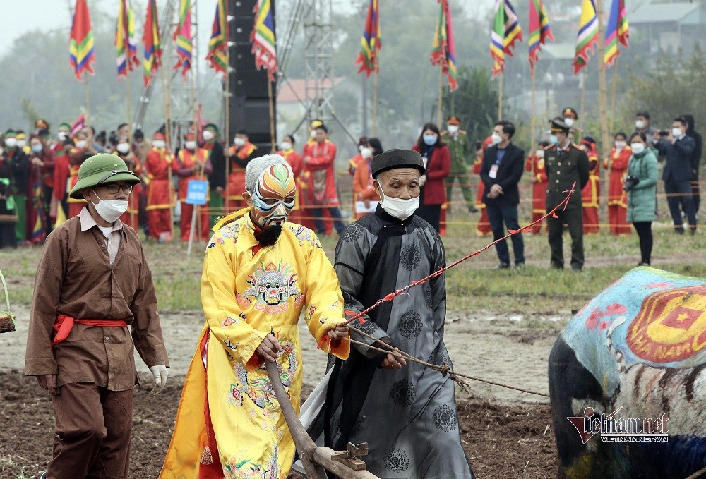 State President Attends Traditional New Year Ploughing Festival in Ha Nam State President Attends Traditional New Year Ploughing Festival in Ha Nam