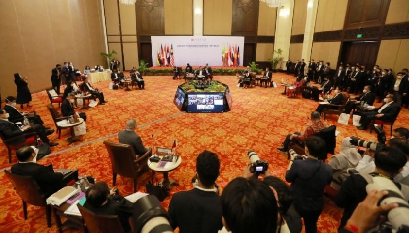 Stronger Cooperation within ASEAN Needed to Tackle Emerging Complex Challenges Stronger Cooperation within ASEAN Needed to Tackle Emerging Complex Challenges