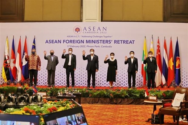 Stronger Cooperation within ASEAN Needed to Tackle Emerging Complex Challenges Stronger Cooperation within ASEAN Needed to Tackle Emerging Complex Challenges