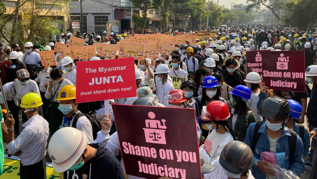 Vietnam urges Myanmar to end violence, ensure safety for civilians Vietnam urges Myanmar to end violence, ensure safety for civilians