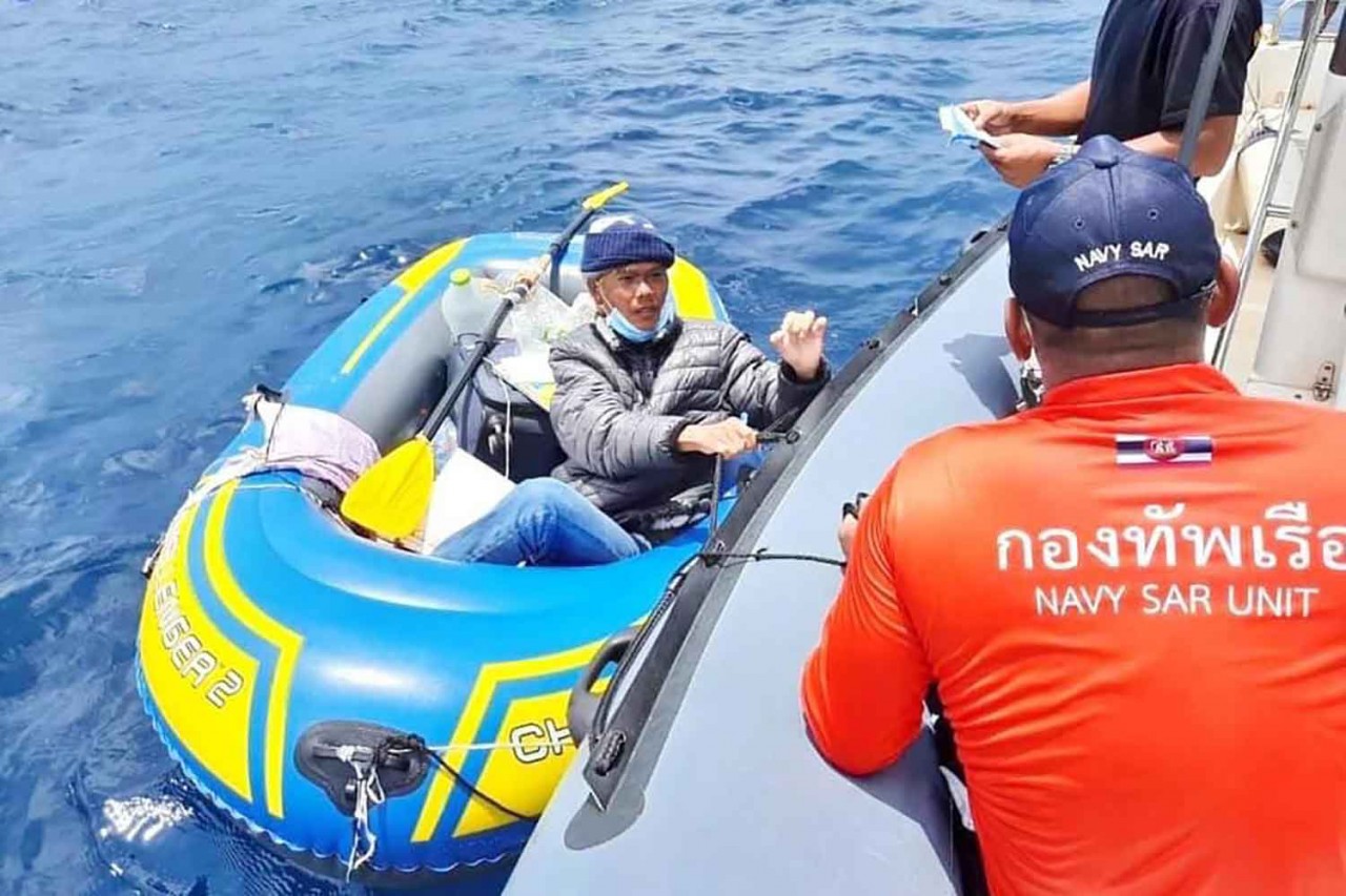 Separated by Covid, Vietnamese Man Paddling Towards India to Meet His Wife Separated by Covid, Vietnamese Man Paddling Towards India to Meet His Wife