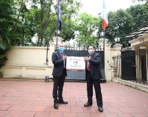 covid 19 fight second cargo of face masks from vietnam arrived in italy