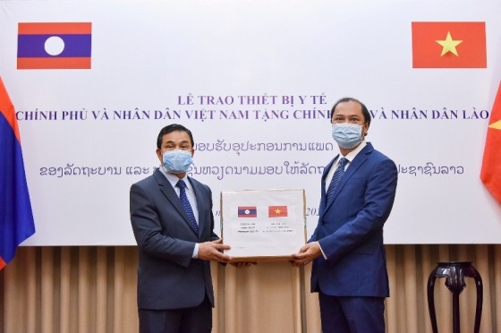 Vietnam hands over medical equipment to Laos and Cambodia for COVID-19 combat vietnam hands over medical equipment to laos and cambodia for covid 19 combat