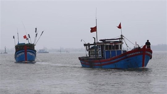 China demanded to compensate Vietnamese fishermen whose boat sank off BienDong (East Sea) china demanded to compensate vietnamese fishermen whose boat sank off east sea