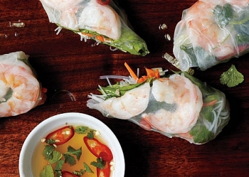 vietnamese sweet tofu pudding in syrup dessert