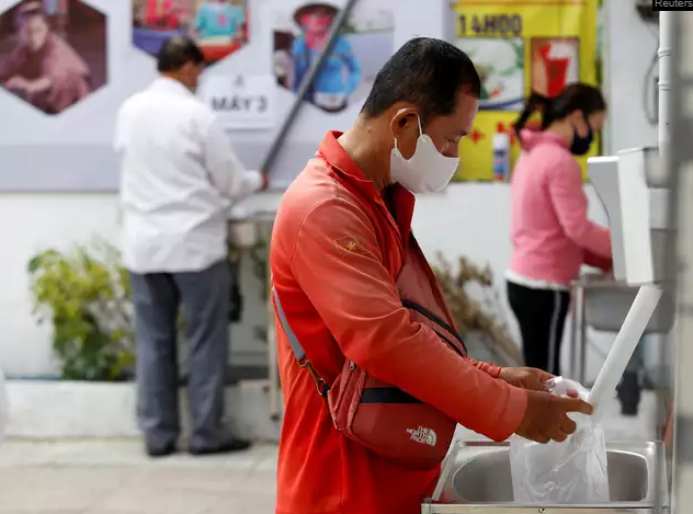 More free ‘rice ATMs’ set up in Hue, Da Nang more free rice atms set up in hue da nang