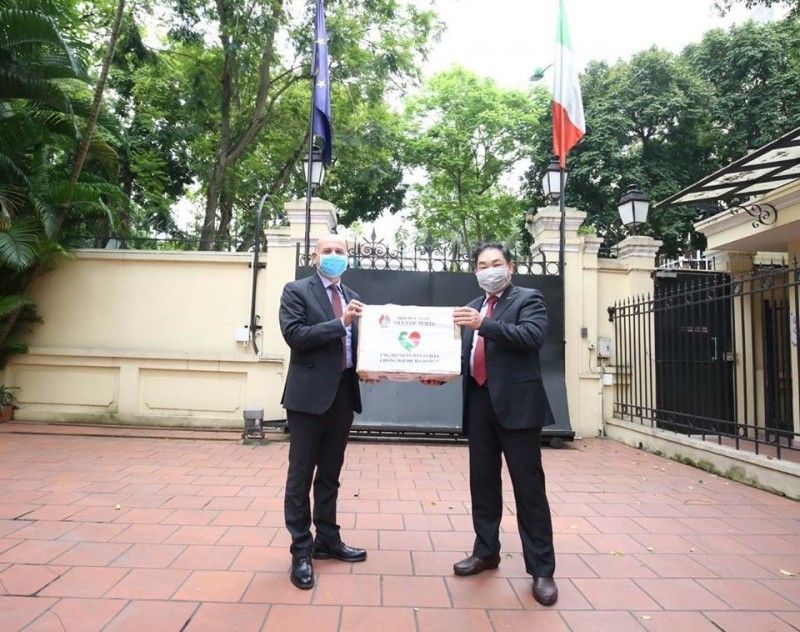 covid 19 fight second cargo of face masks from vietnam arrived in italy