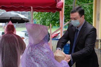 one more rice atm to feed the poor amid covid 19 in ho chi minh city