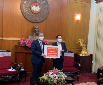 vietnam presents 10000 masks to azerbaijans covid 19 battle
