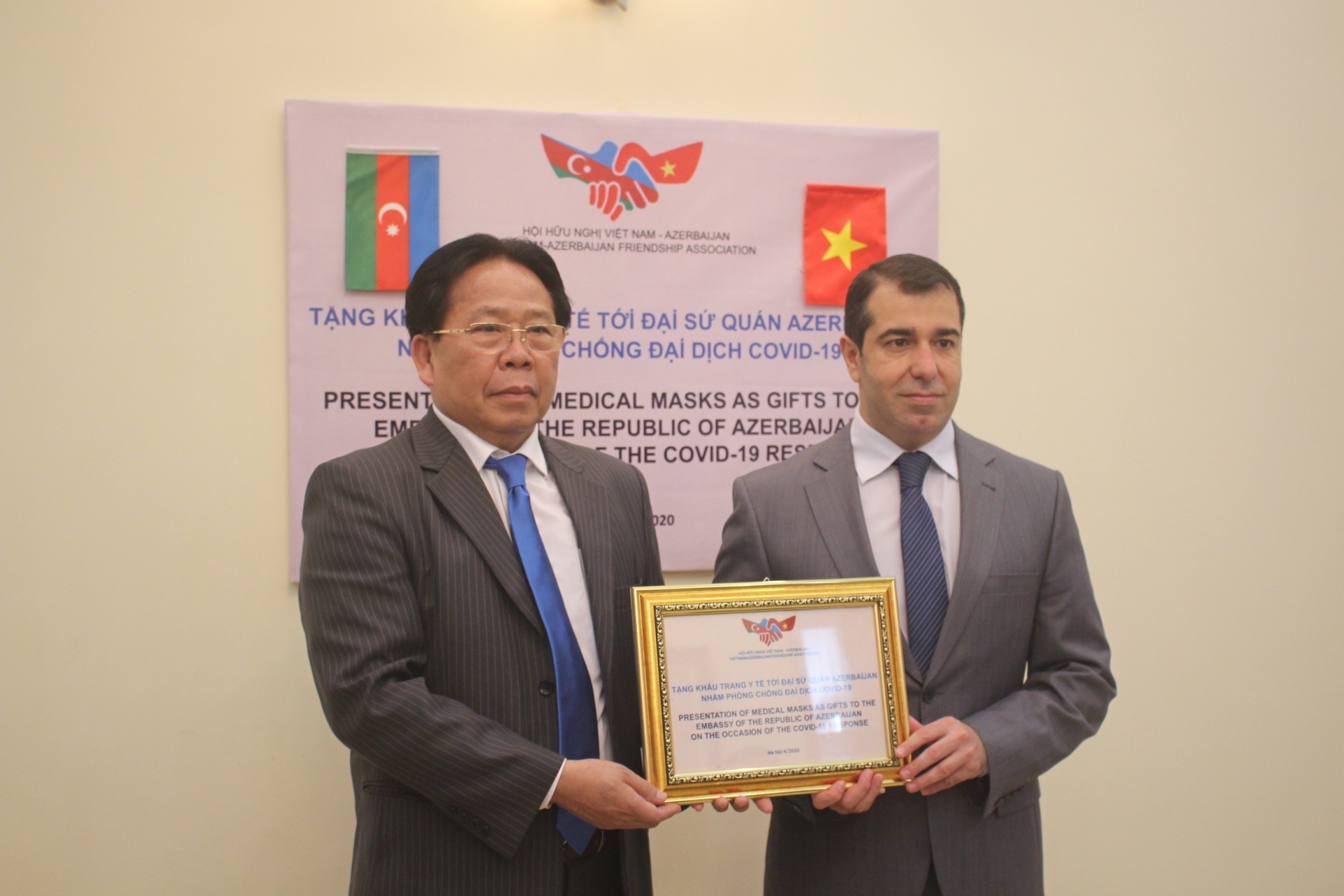 Vietnam presents 10,000 masks to Azerbaijan’s COVID-19 battle vietnam presents 10000 masks to azerbaijans covid 19 battle