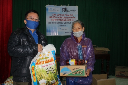Hearts For Hue, VESAF support hard-hit farmers in Hue