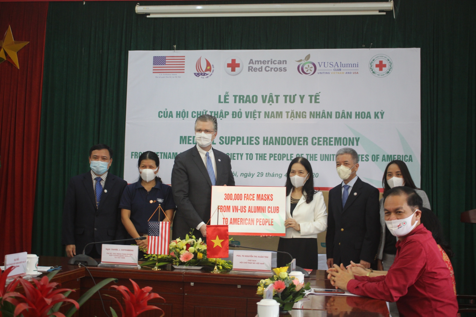 COVID-19 fight: 900 individuals, organizations donate masks to US covid 19 fight 900 individuals organizations donate masks to us