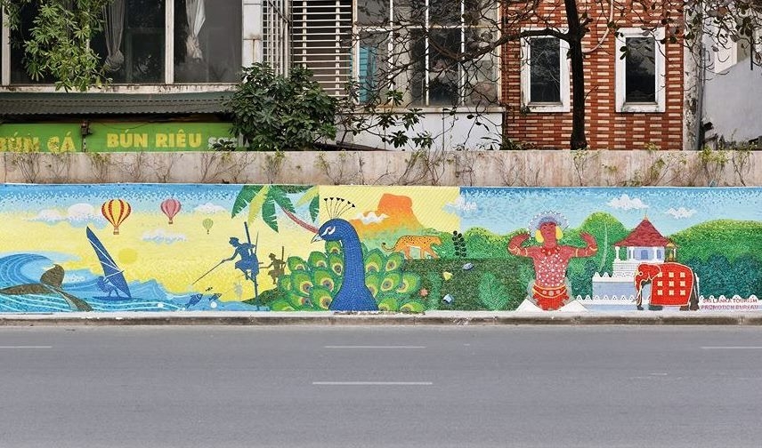 Ceramic mosaic mural marks 25th anniversary of Vietnam-US diplomatic ties ceramic mosaic mural marks 25th anniversary of vietnam us diplomatic ties