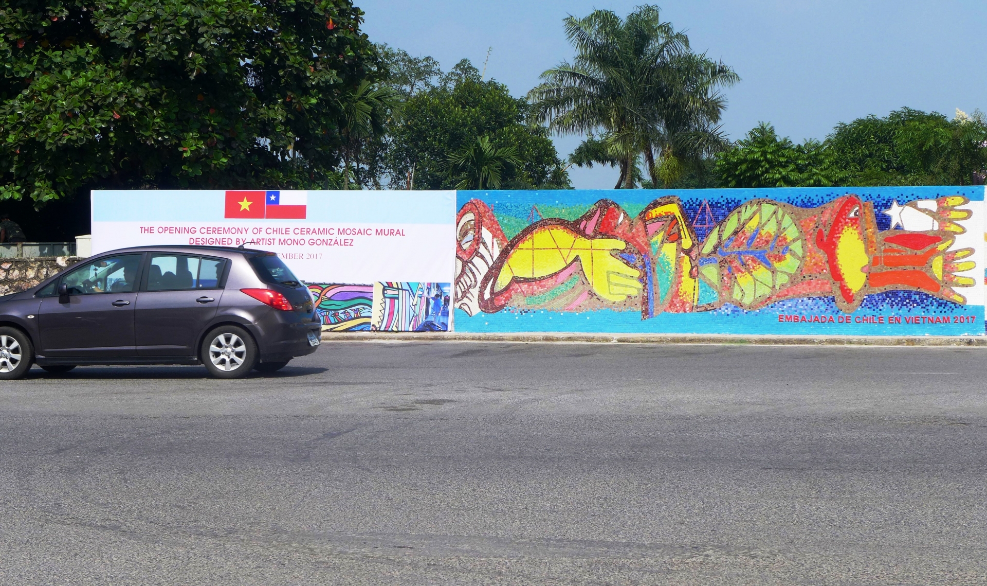 Ceramic mosaic mural marks 25th anniversary of Vietnam-US diplomatic ties ceramic mosaic mural marks 25th anniversary of vietnam us diplomatic ties