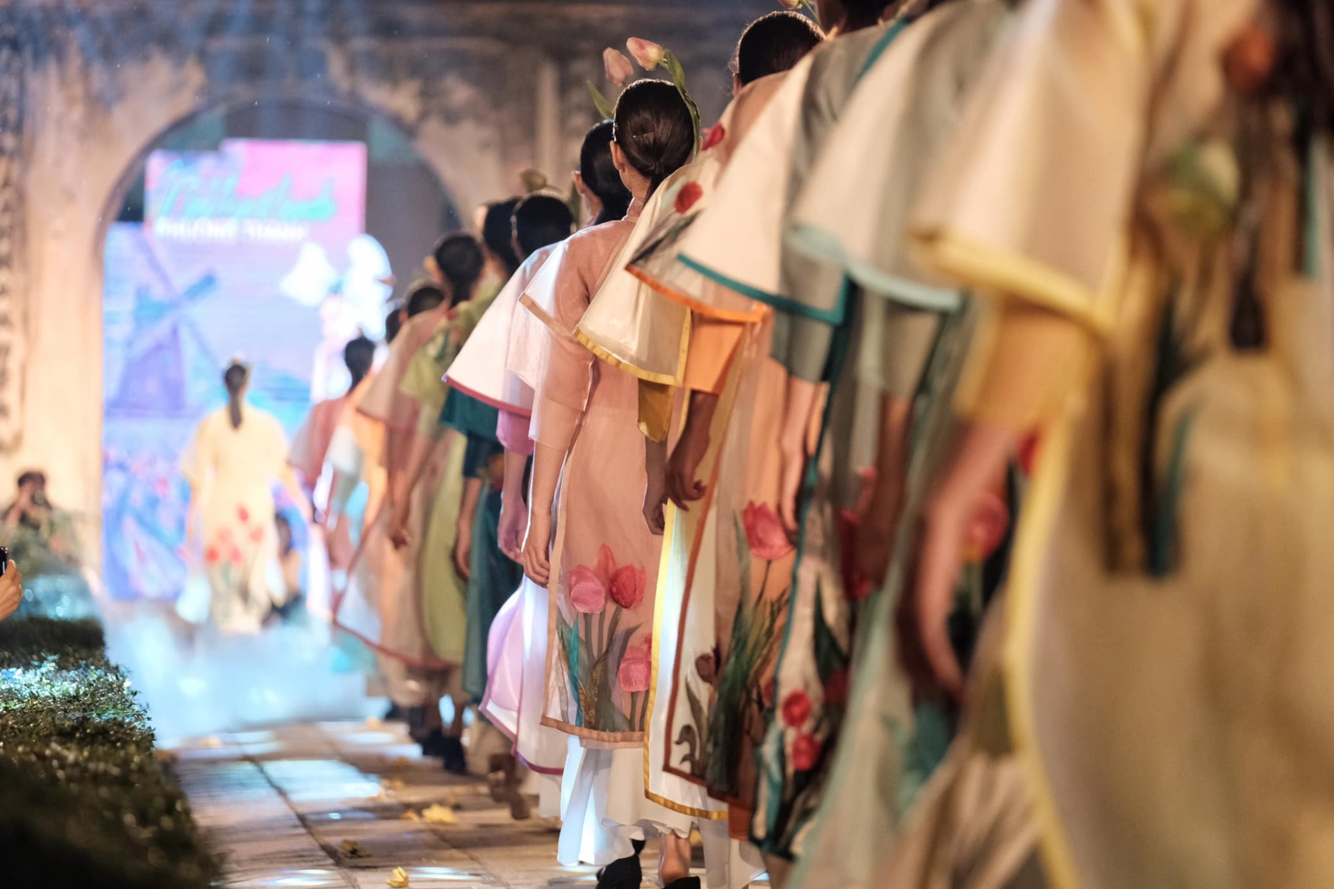 More than 600 Ao Dai designs take stage in Hanoi More than 600 Ao Dai designs take stage in Hanoi
