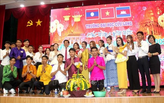 Gifts, scholarships given to Lao and Cambodian students at Kien Giang Gifts, scholarships given to Lao and Cambodian students at Kien Giang