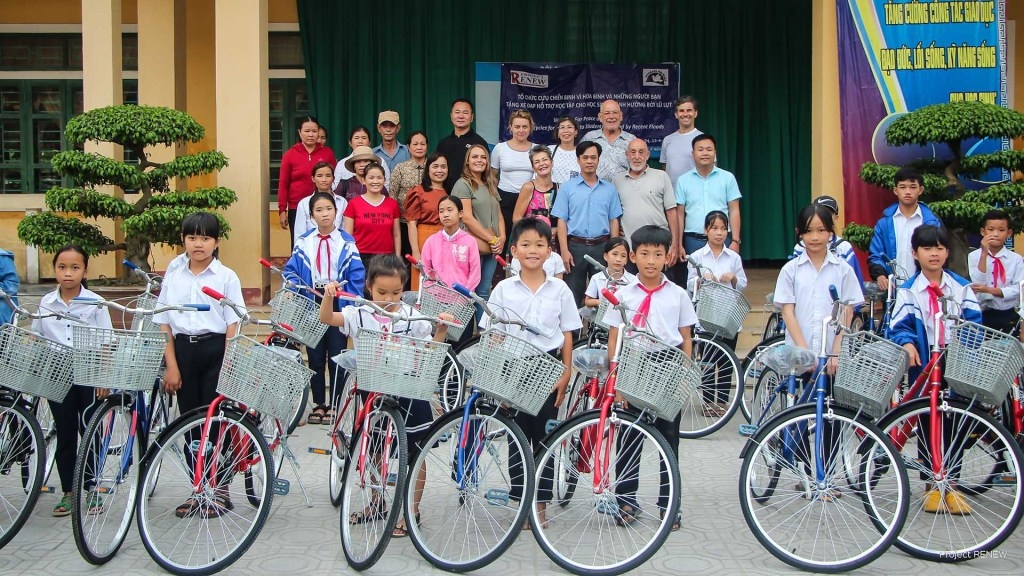 US veterans raise fund to help locals in Quang Tri US veterans raise fund to help locals in Quang Tri