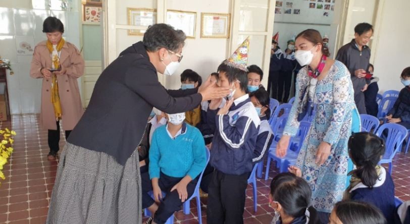 Korean woman Spent 11 Years Helping Vietnamese People with Disabilities Korean woman Spent 11 Years Helping Vietnamese People with Disabilities