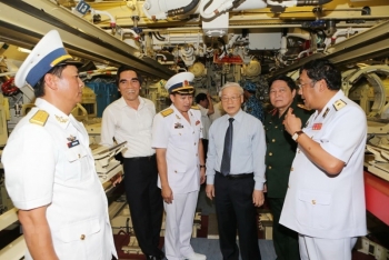 amazing vietnamese medic joins us navy